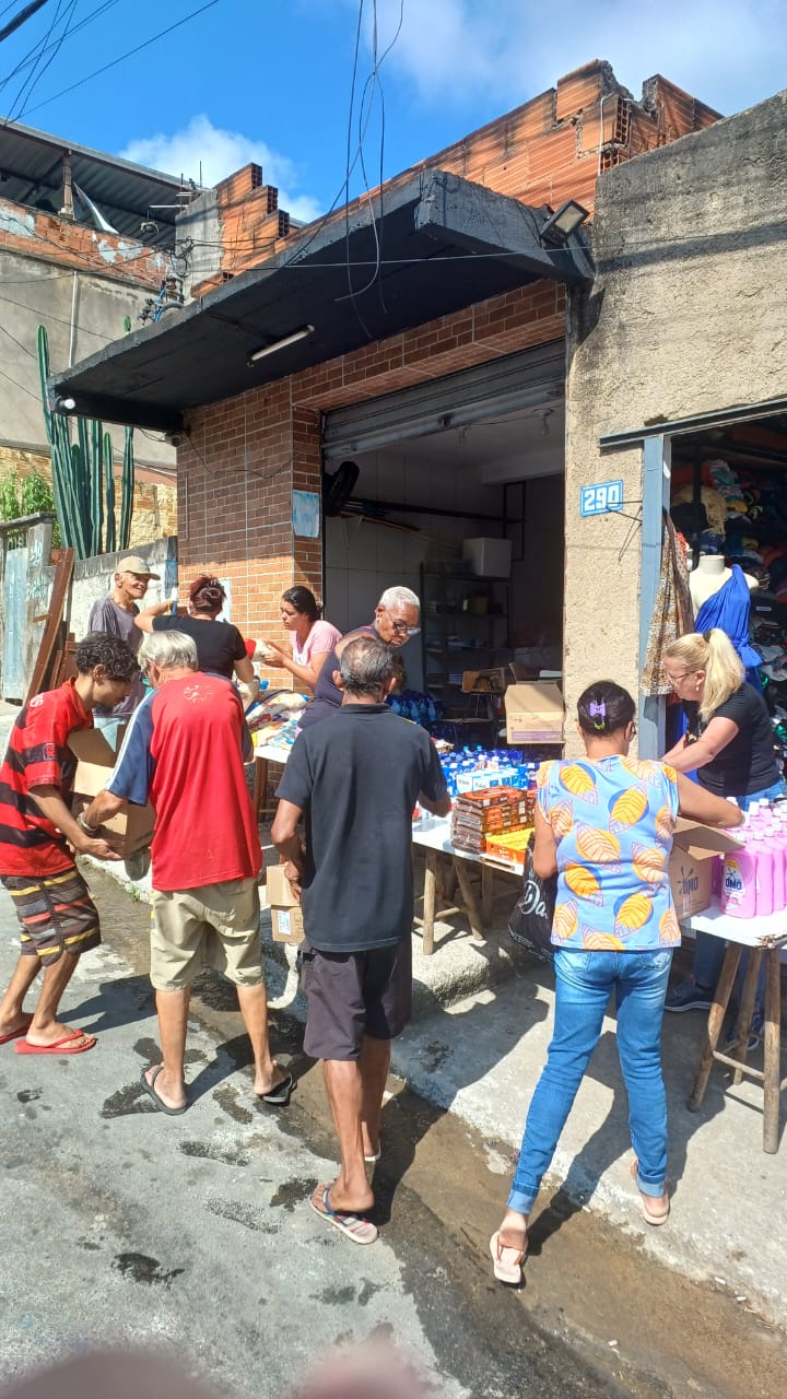 Distribuição de doações na comunidade